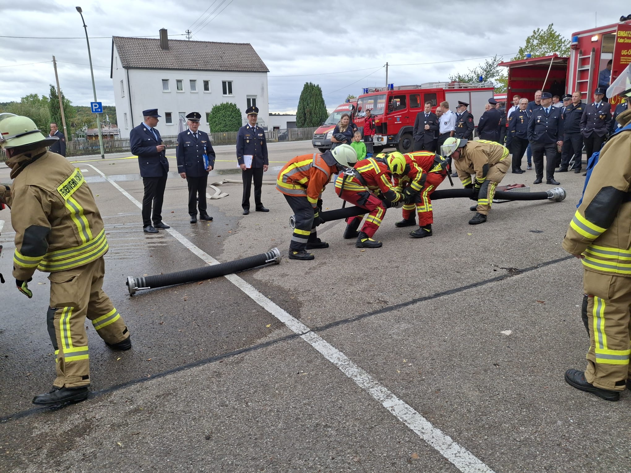 Das Zusammenkuppeln von Saugschläuchen ist eine der Grundlagen beim Leistungsabzeichen.